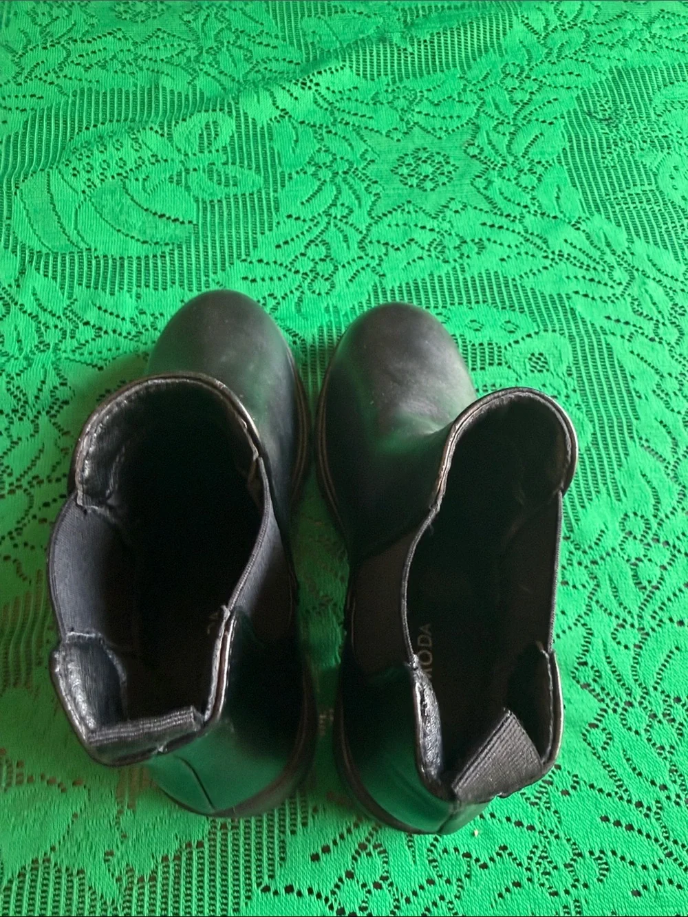 Moda sleek black